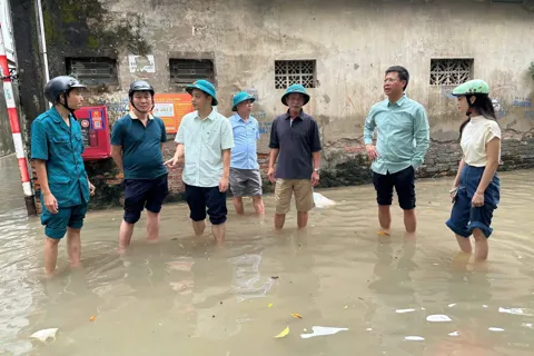 Phú Thượng chủ động ứng phó với mưa lớn gây ngập úng cục bộ