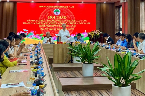 Người cao tuổi không đứng ngoài công tác chuyển đổi số