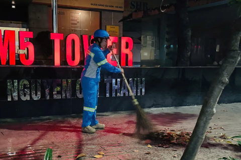 Chi nhánh Ba Đình: "Sáng đèn" thâu đêm, đảm bảo tuyệt đối vệ sinh môi trường