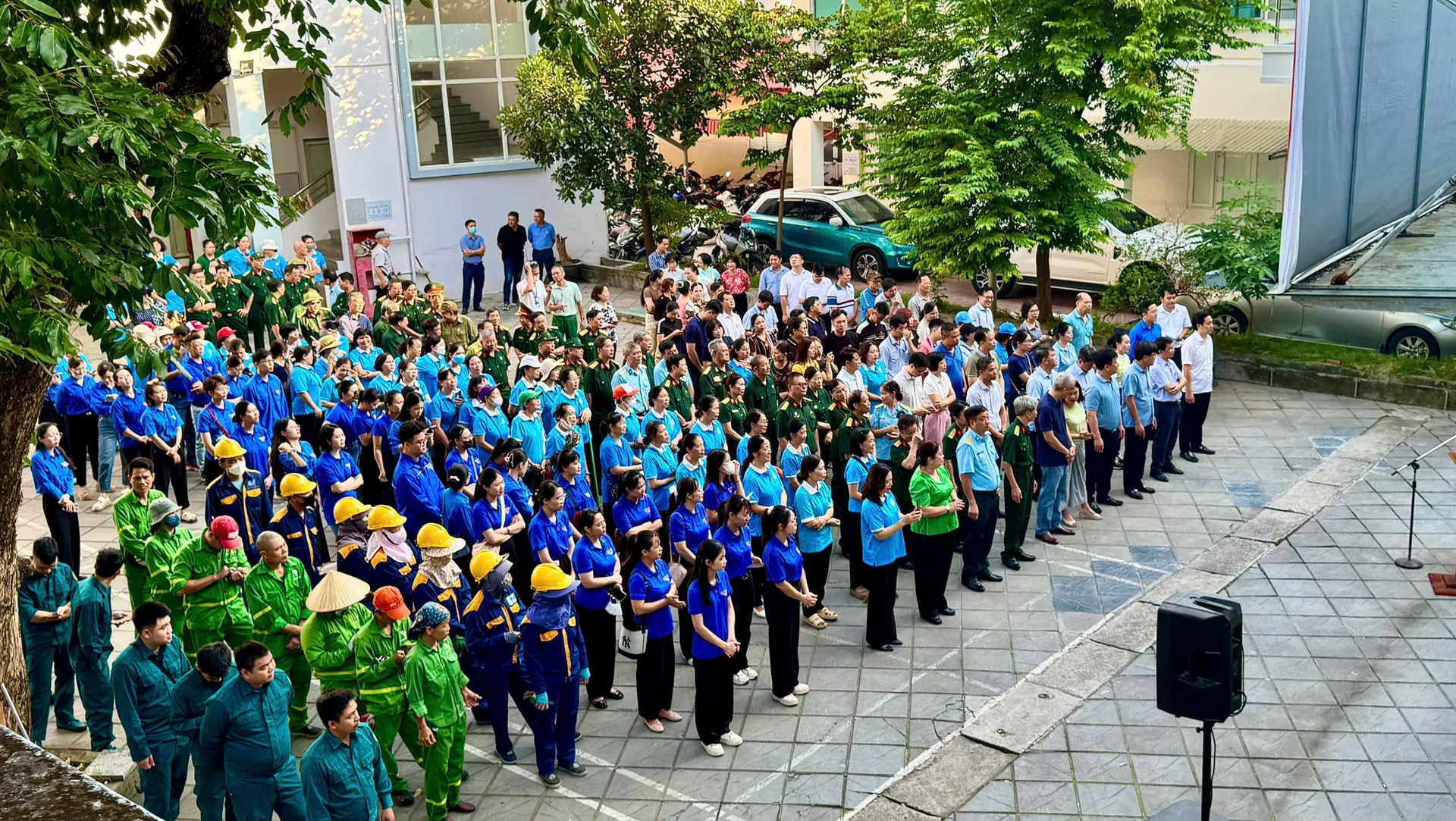 Phường Nghĩa Đô: ra quân tổng vệ sinh môi trường trên địa bàn

