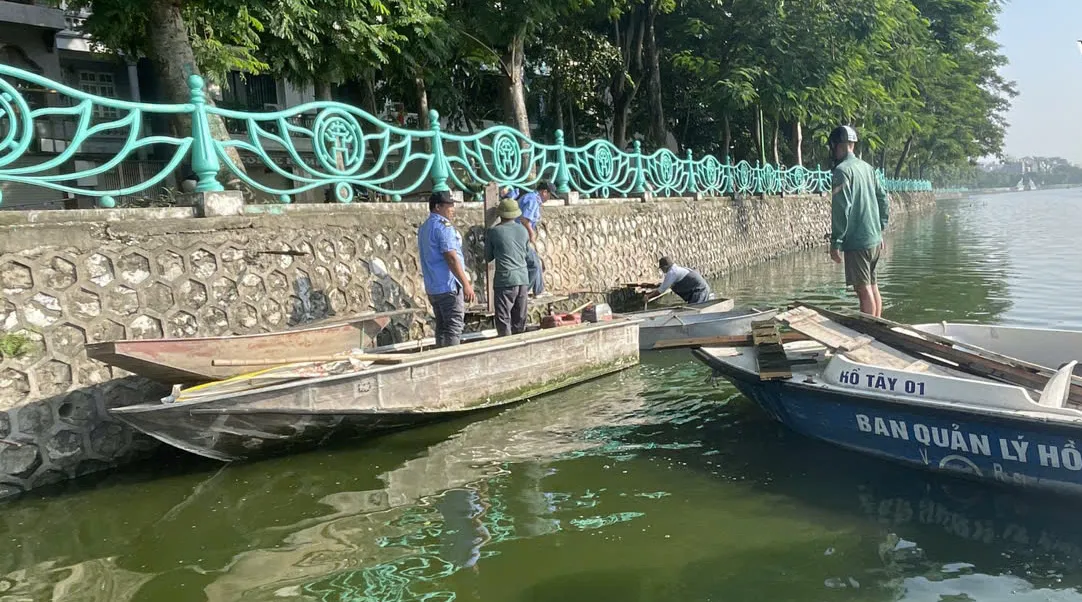 Phó Chủ tịch UBND TP Hà Nội Trương Việt Dũng dự Lễ ra quân tổng VSMT tại phường Tây Hồ
