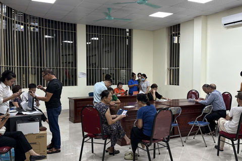 Chuyện chưa kể trong chiến dịch “Bình dân học vụ số” tại phường Tây Hồ