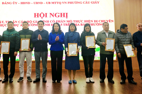 Cầu Giấy: tri ân các hộ gia đình di chuyển mộ phục vụ dự án đường Vành đai 2,5
