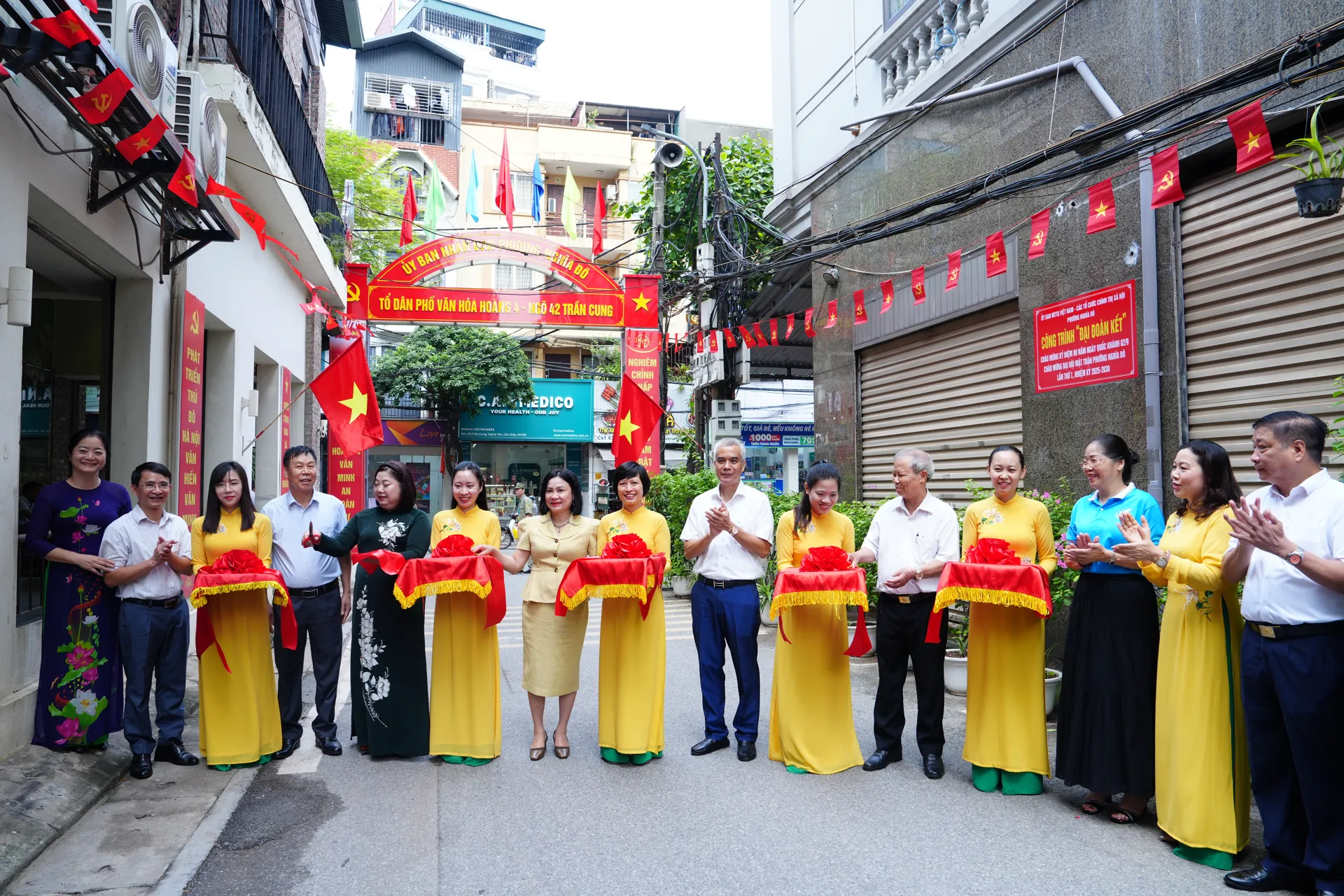 Phường Nghĩa Đô: gắn biển công trình "Dân vận khéo"; Ra mắt mô hình Tổ dân phố kiểu mẫu