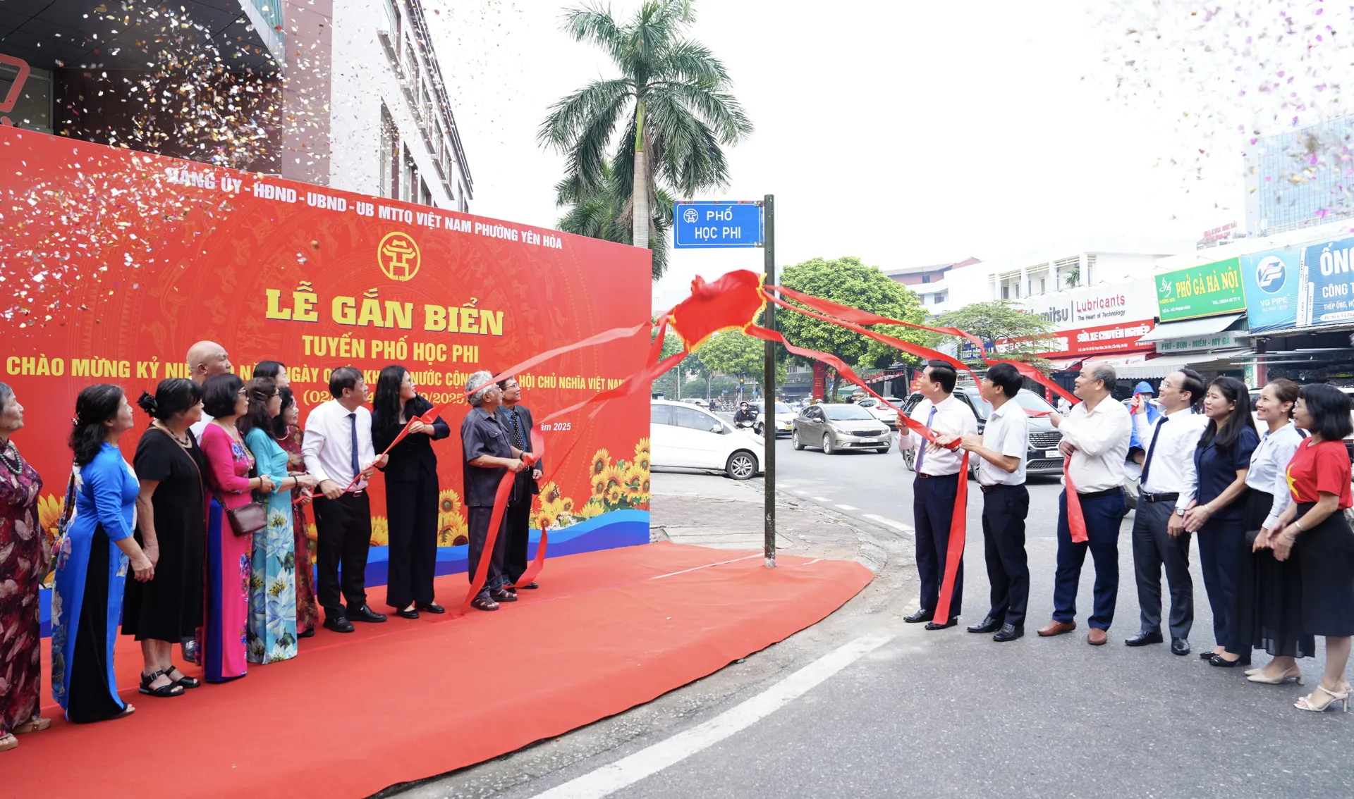 Phường Yên Hoà: gắn biển tên đường mang tên cố nhà văn, nhà viết kịch Học Phi