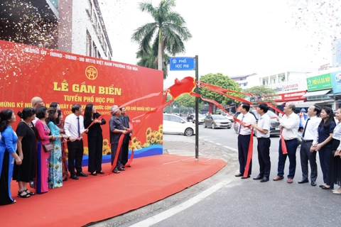Phường Yên Hoà: gắn biển tên đường mang tên cố nhà văn, nhà viết kịch Học Phi