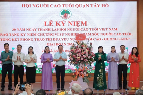 Tây Hồ kỷ niệm 30 năm thành lập Hội Người cao tuổi
