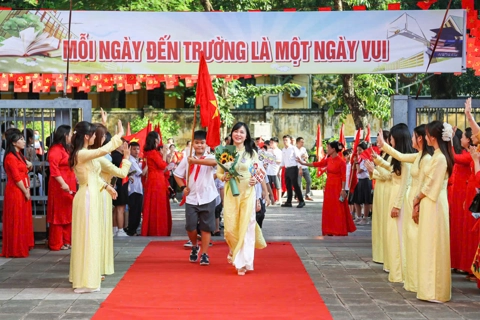 Tưng bừng Ngày hội toàn dân đưa trẻ đến trường tại phường Tây Hồ
