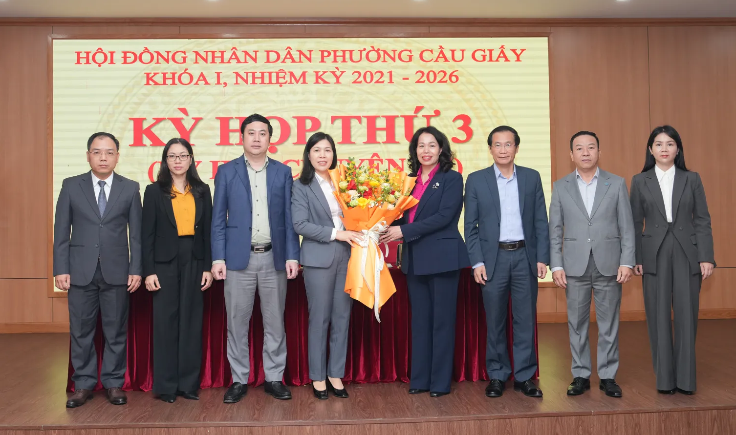 Đồng chí Trần Thị Phương Hoa thôi làm đại biểu HĐND phường Cầu Giấy