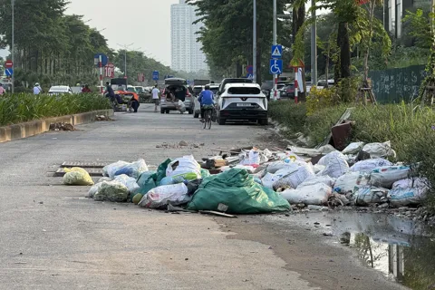 Đường Phạm Tu nhếch nhác, mất mỹ quan đô thị
