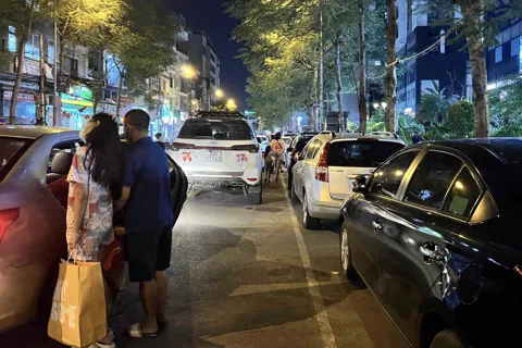 Nhức nhối tình trạng dừng đỗ phương tiện sai quy định