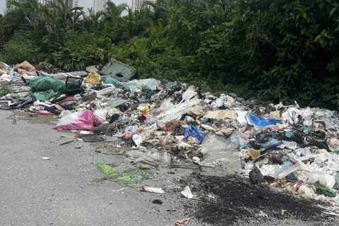 Cần mạnh tay xử lý nạn xả rác tại Hà Nội
