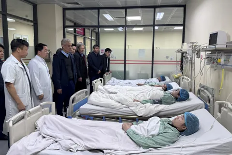 Phường Nghĩa Đô: thăm hỏi, hỗ trợ nạn nhân trong vụ cháy nhà trọ phố Trần Cung