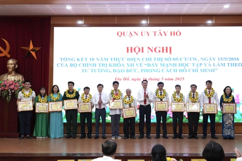 Tây Hồ tổng kết 10 năm triển khai Chỉ thị 05 của Bộ Chính trị

