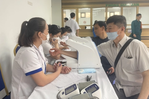 Phường Tây Hồ: khám sức khoẻ cho đối tượng chính sách trên địa bàn
