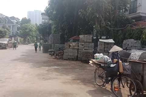 Xử lý “điểm đen” về rác thải trên phố Đặng Thai Mai
