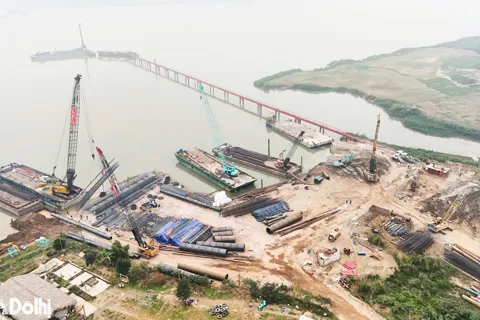 Cận cảnh thi công cọc khoan nhồi trên công trường cầu Thượng Cát