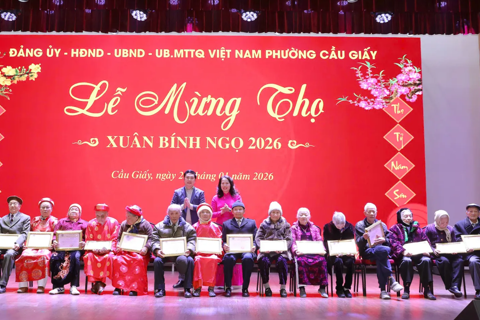 Phường Cầu Giấy: trang trọng lễ mừng thọ cho 928 người cao tuổi