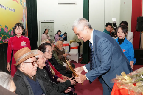 Nghĩa Đô: mừng thọ cho gần 1.700 người cao tuổi dịp Xuân Bính Ngọ 2026