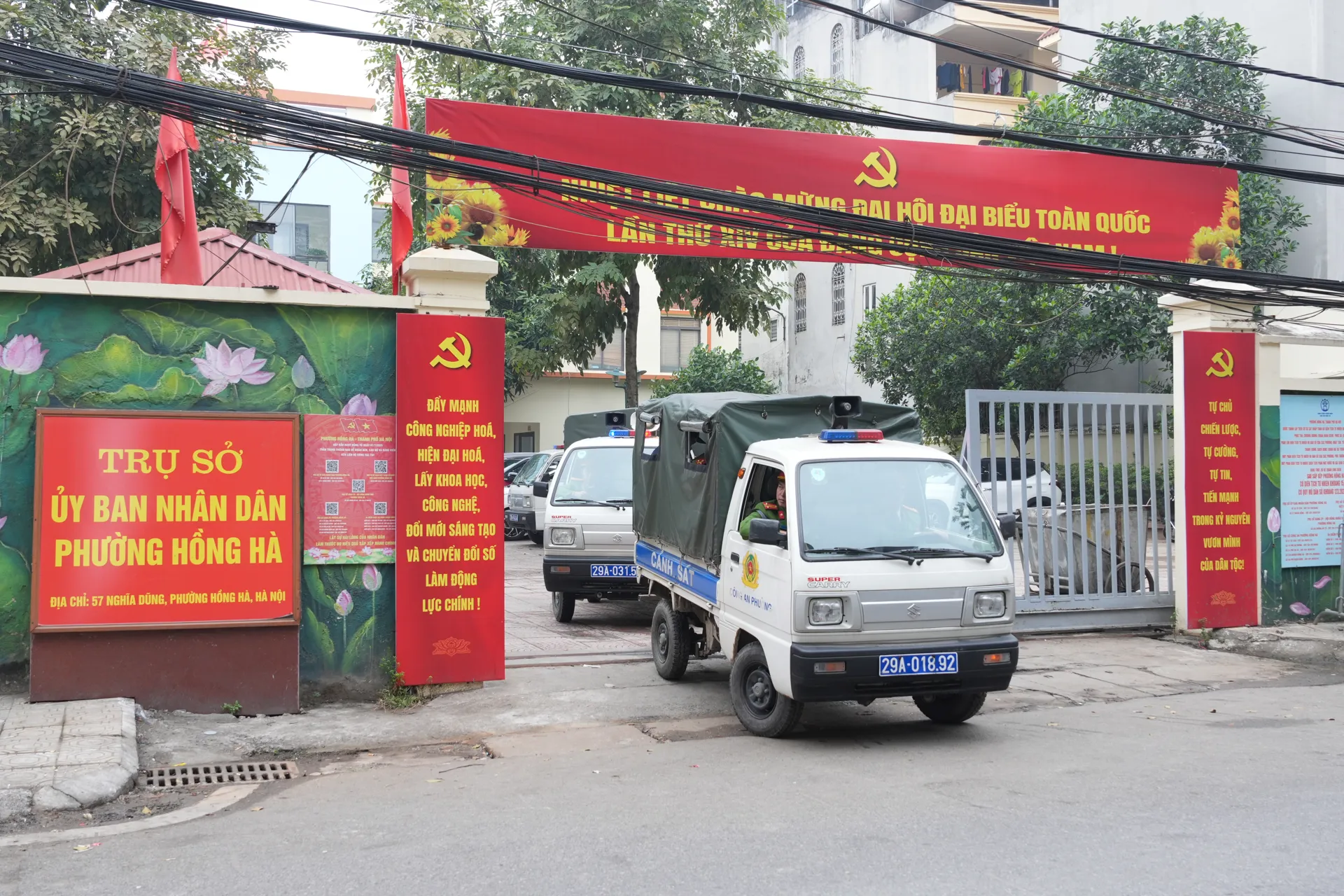 Phường Hồng Hà ra quân đảm bảo trật tự đô thị, vệ sinh môi trường chào mừng Đại hội XIV của Đảng