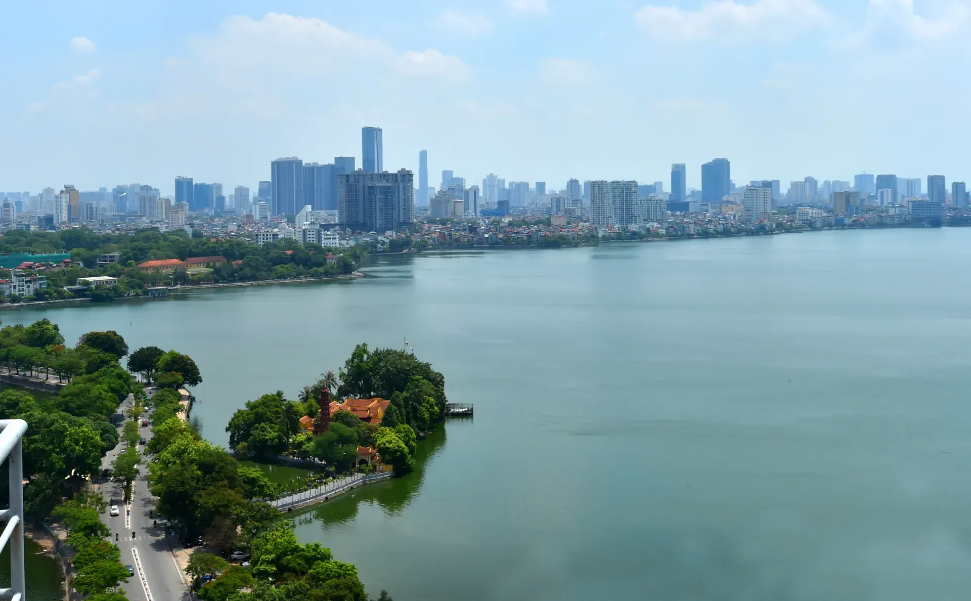 Huy động mọi nguồn lực bảo tồn, phát huy giá trị hồ Tây và cùng phụ cận