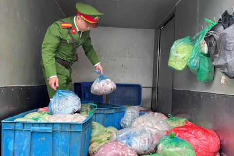 Tây Hồ: triệt phá vụ vận chuyển 350kg nội tạng động vật không rõ nguồn gốc