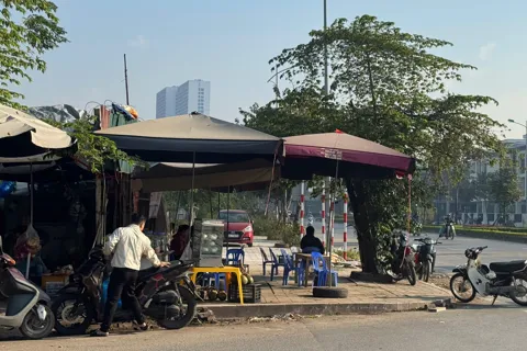 Tràn lan vi phạm trật tự đô thị trên đường Lê Quang Đạo kéo dài