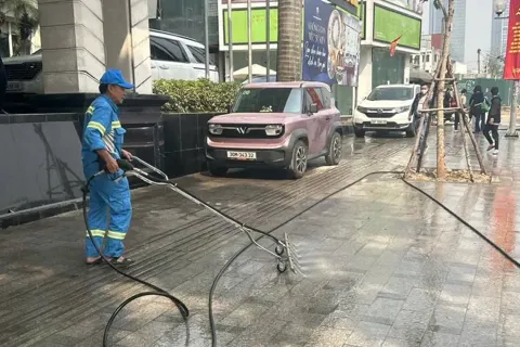 Chi nhánh Đống Đa: huy động 100% nhân lực, “phủ xanh” đường phố chào mừng Đại hội Đảng
