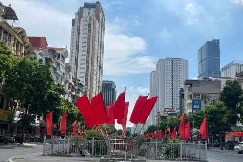 Phường Yên Hòa: "Thay áo mới" rực rỡ, thi đua lập thành tích chào mừng Đại hội Đảng toàn quốc