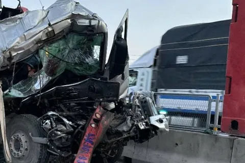 Tai nạn giao thông mới nhất 8/12/2025: tai nạn nghiêm trọng trên cao tốc, 2 người chết, 3 người bị thương