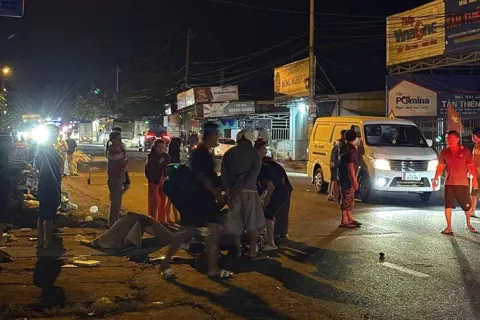 Tai nạn giao thông mới nhất 10/11/2025: va chạm xe khách khi chuyển hướng, hai vợ chồng tử vong