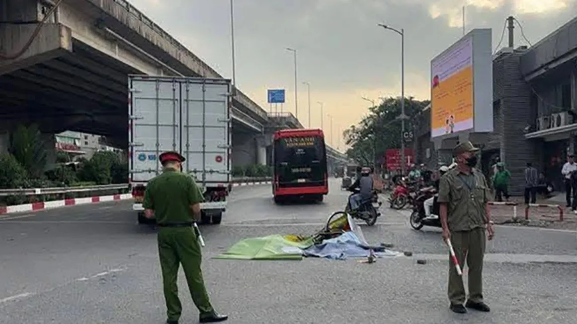 Tai nạn giao thông mới nhất 17/10/2025: bé gái lớp 9 bị xe tải cán tử vong trên đường đến trường