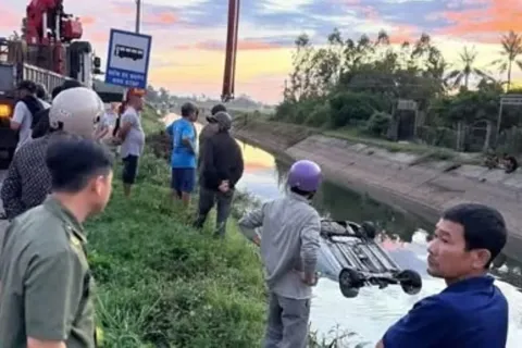 Tai nạn giao thông mới nhất 29/9/2025: ô tô lật xuống kênh, tài xế tử vong