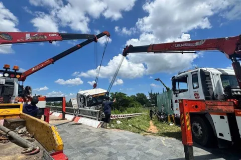 Tai nạn giao thông mới nhất 4/10/2025: chủ tịch xã đang phân luồng giao thông bị ô tô tông tử vong