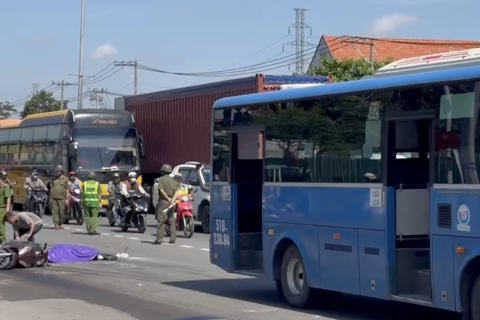 Tai nạn giao thông mới nhất 22/8/2025: xe buýt cán nữ sinh viên tử vong