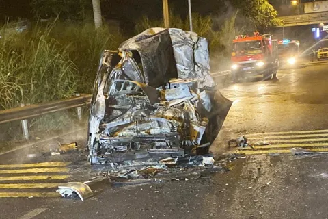 Tai nạn giao thông mới nhất ngày 18/12/2025: xe cứu thương lao vào đuôi xe đầu kéo, 3 người tử vong
