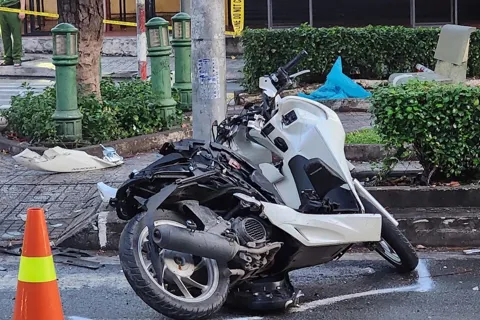 Tai nạn giao thông mới nhất 31/10/2025: đôi nam nữ văng hơn chục mét sau va chạm với xe tải