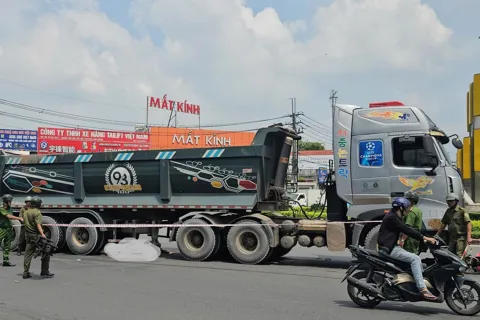 Tai nạn giao thông mới nhất 23/10/2025: hai nữ sinh tử vong sau va chạm với xe đầu kéo