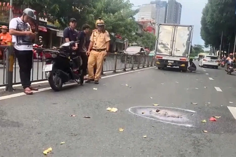 Tai nạn giao thông mới nhất 19/7/2025: va chạm với xe tải, người phụ nữ tử vong thương tâm