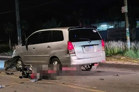 Tai nạn giao thông mới nhất 17/5/2025: tông vào xe tải đang lùi, nam thanh niên tử vong tại chỗ