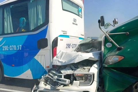 Tai nạn giao thông mới nhất 8/9/2025: Ford Everest bị tông bẹp dúm trên cao tốc