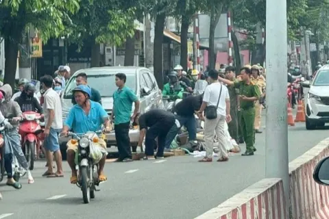 Tai nạn giao thông mới nhất 11/11/2025: nam shipper bị xe container cán tử vong trên đường giao hàng