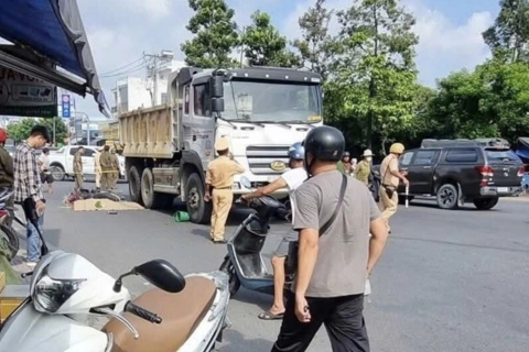 Tai nạn giao thông mới nhất 16/7/2025: rơi vào ''điểm mù'' của xe ben, 2 người phụ nữ thương vong