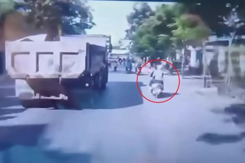 Tai nạn giao thông mới nhất 11/8/2025: va chạm xe ben, người phụ nữ đi xe máy bị cán tử vong