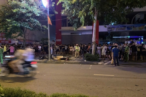 Tai nạn giao thông mới nhất 3/8/2025: xe máy chở 3 tông vào cột điện, 1 người tử vong tại chỗ