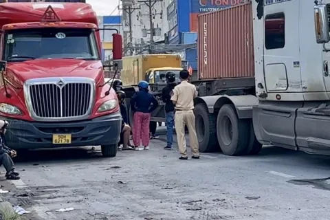 Tai nạn giao thông mới nhất 19/11/2025: va chạm xe đầu kéo, nữ sinh lớp 9 tử vong thương tâm