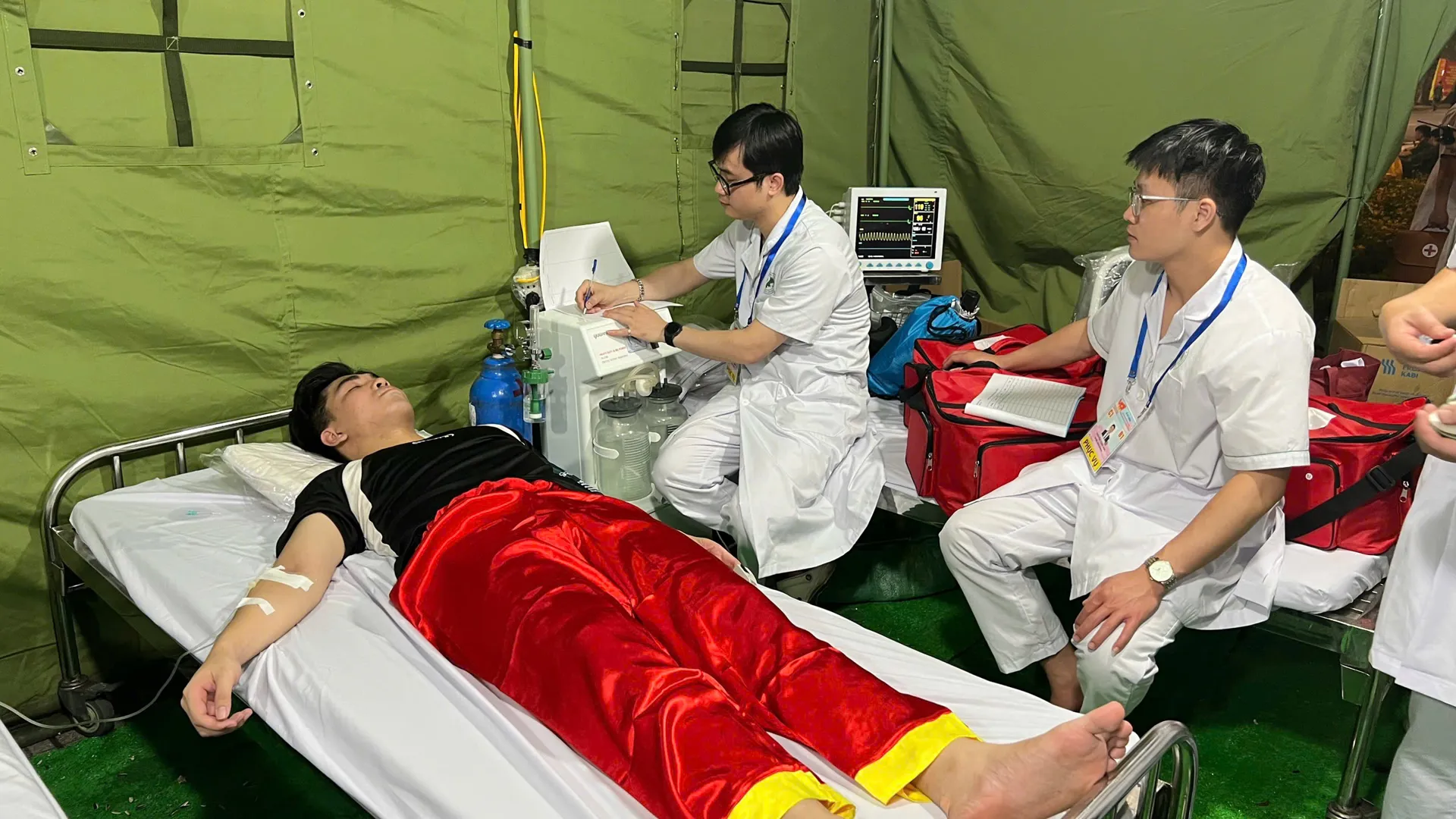 Ngành y tế cấp cứu hơn 1.300 người trong ngày Đại lễ A80