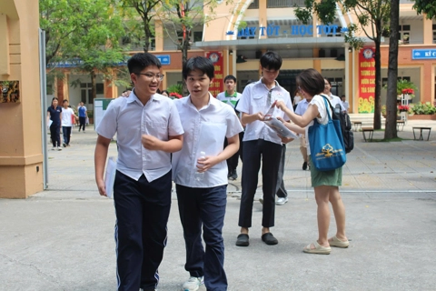 Kết thúc môn Toán kỳ thi lớp 10: Đề vừa sức, thí sinh tự tin bước tiếp
