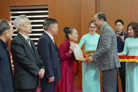 Đảng ủy phường Định Công kỷ niệm 96 năm Ngày thành lập Đảng Cộng sản Việt Nam