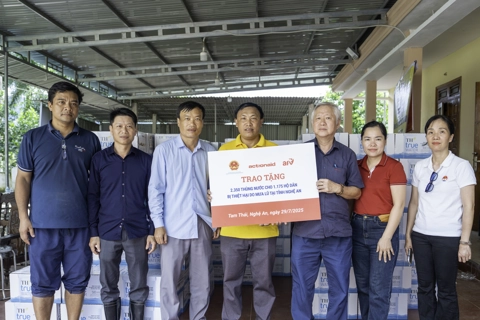 Kịp thời đưa nước sạch đến cho người dân trong vùng bị ảnh hưởng bởi thiên tai tại xã Tam Thái, tỉnh Nghệ An